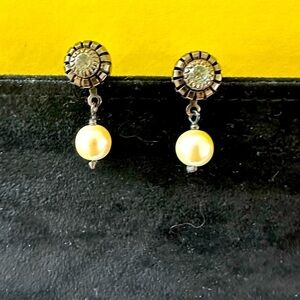 Vintage Dabby Reid pierced earrings. Clear stone post with simulated Pearl drop
